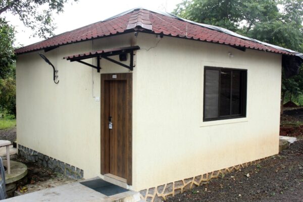 CORNER COTTAGE ROOM - Image 2